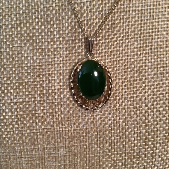 Vintage Jade Pendant - 12k Gold-Filled - Picture 2 of 5